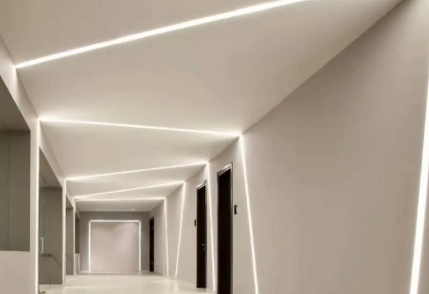 Wie hoch sind die Spanndecken Kosten für mehrstufige Varianten 2026?