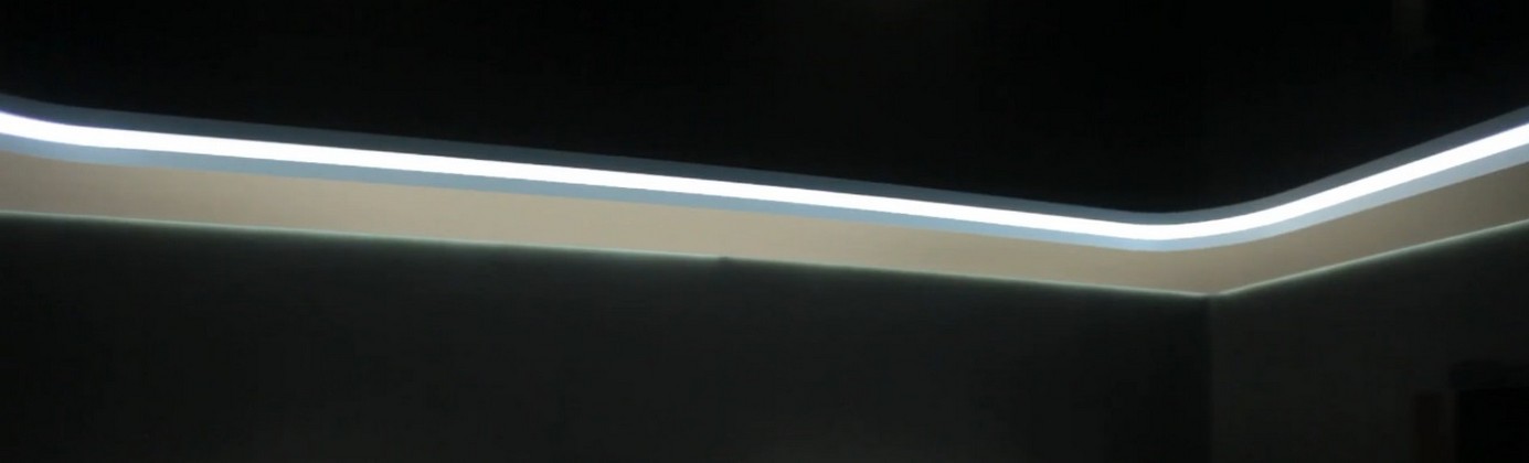 Futuristische Spanndecken in der modernen Wohnarchitektur 2026.