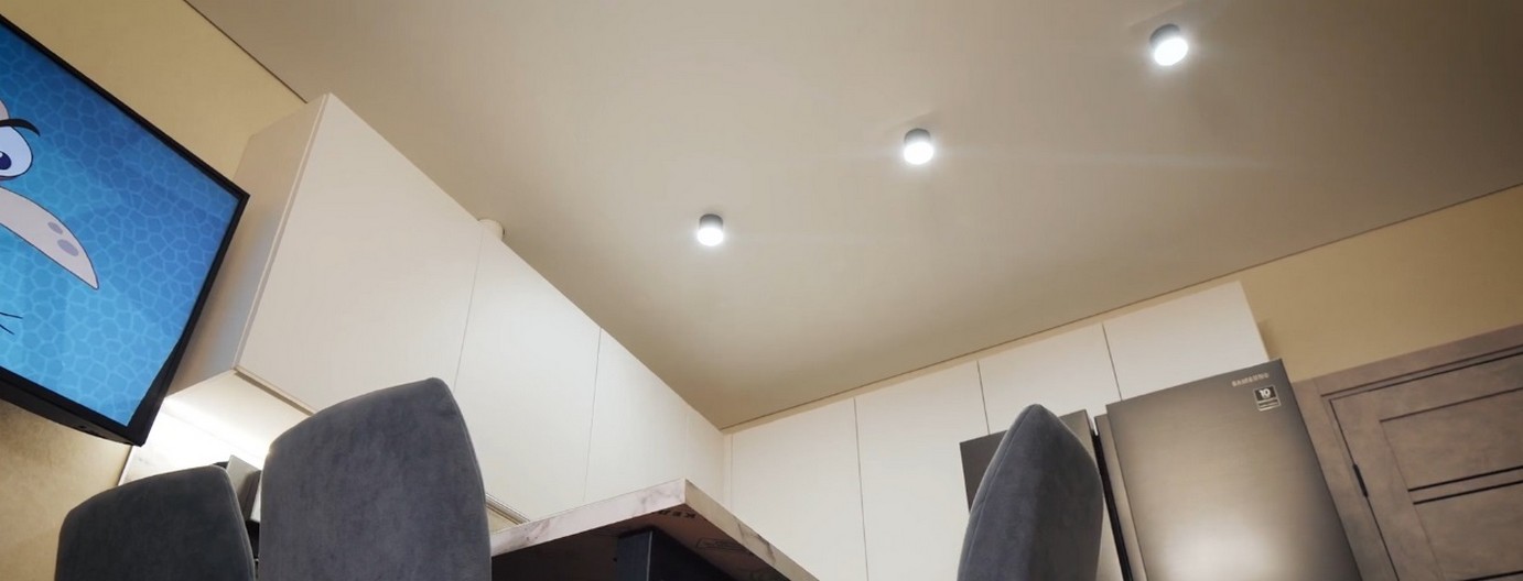 Tendenzen im Design von 3D-gedruckten Spanndecken mit LED-Podsvetka. Tendenzen im Design von 3D-gedruckten Spanndecken mit LED-Podsvetka 2026.