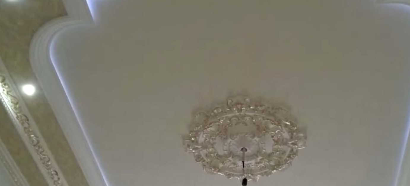 Trends für Spanndecken mit LED-Beleuchtung: Von Smart Lighting bis Nachhaltigkeit.