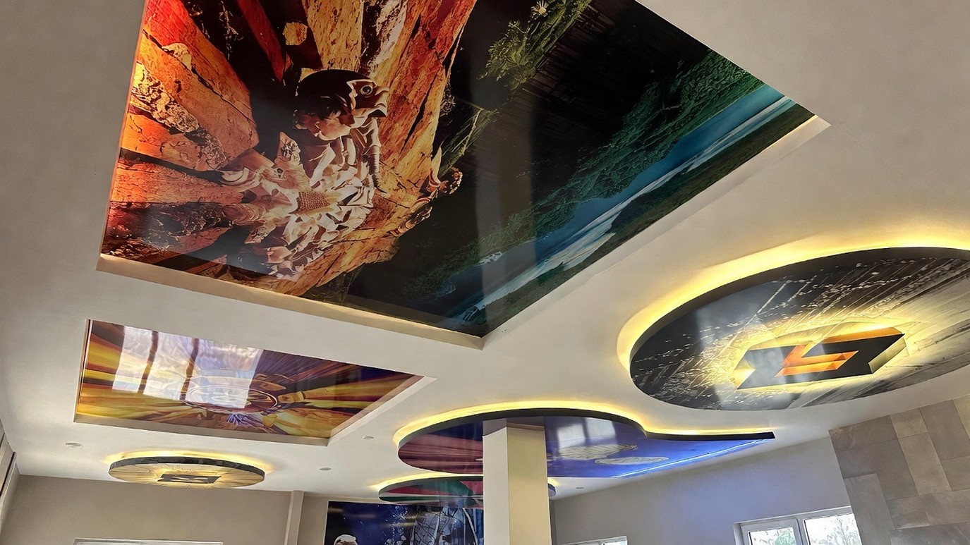 Welche Decken werden für moderne Interiors bestellt 2026?