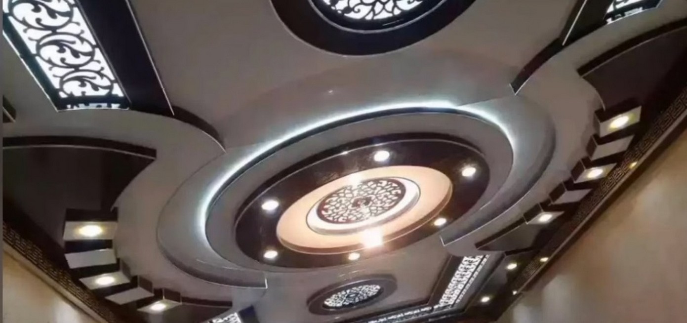 Kann man einen Spanndecken wirklich selbst installieren? Die DIY-Illusion 2026.