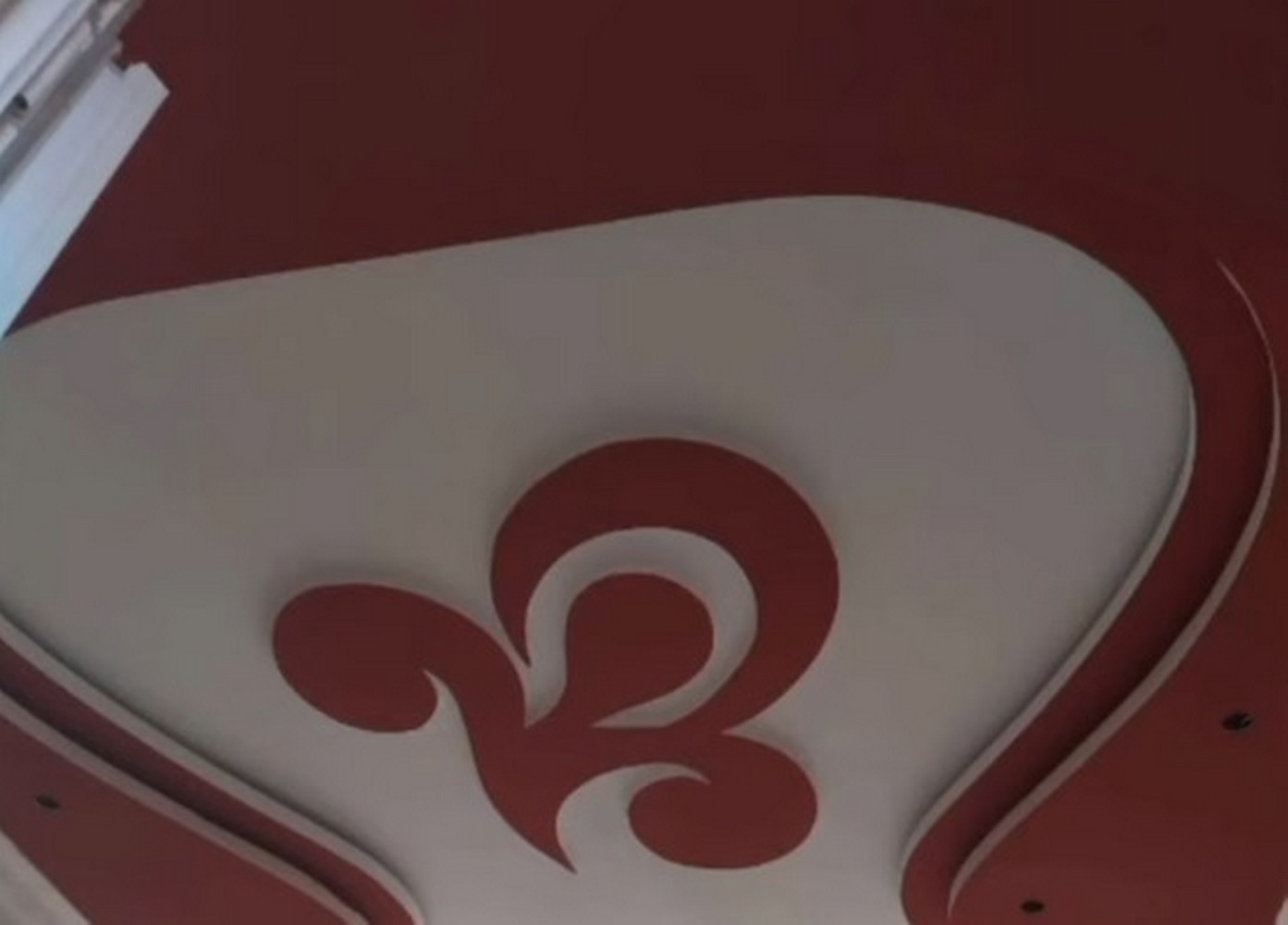 Wie wählt man den richtigen Hersteller für Spanndecken? Tipps von den Profis 2026.